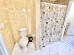 Private Shower & Toilet - Shower/Tub